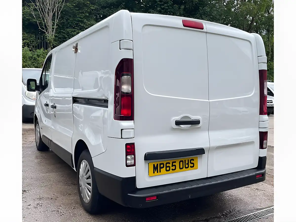 Used 2016 Renault Trafic Business+ White - Interior and Exterior details 11
