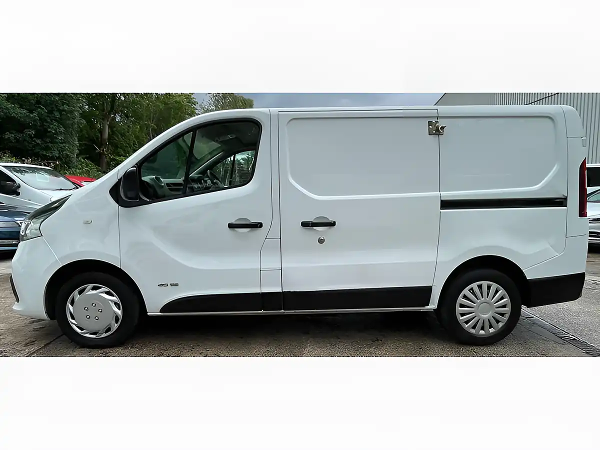 Used 2016 Renault Trafic Business+ White - Interior and Exterior details 12