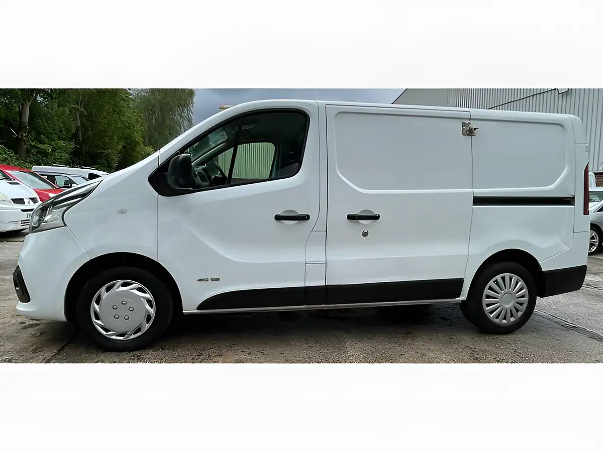 Used 2016 Renault Trafic Business+ White - Interior and Exterior details 13