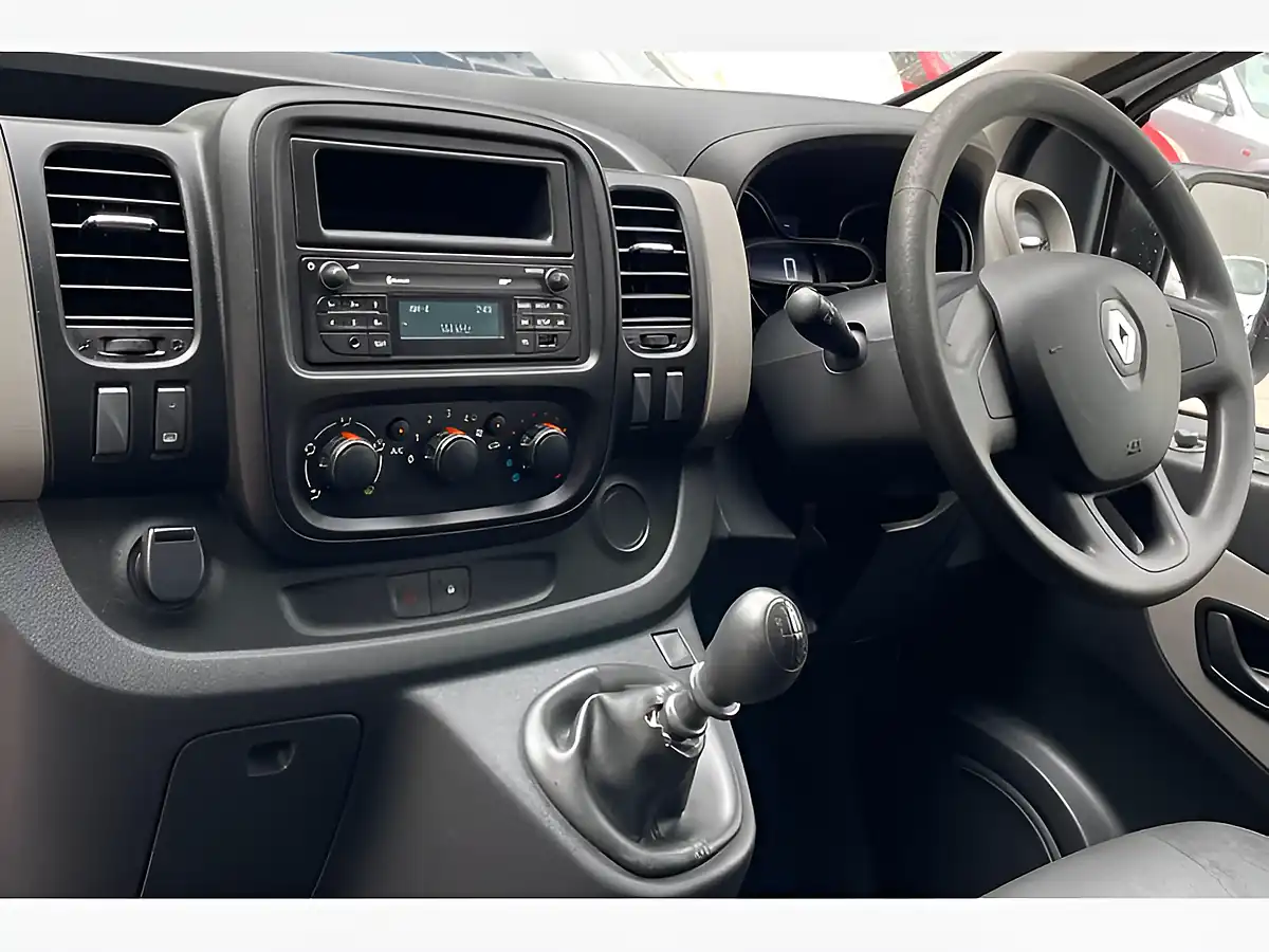 Used 2016 Renault Trafic Business+ White - Interior and Exterior details 20