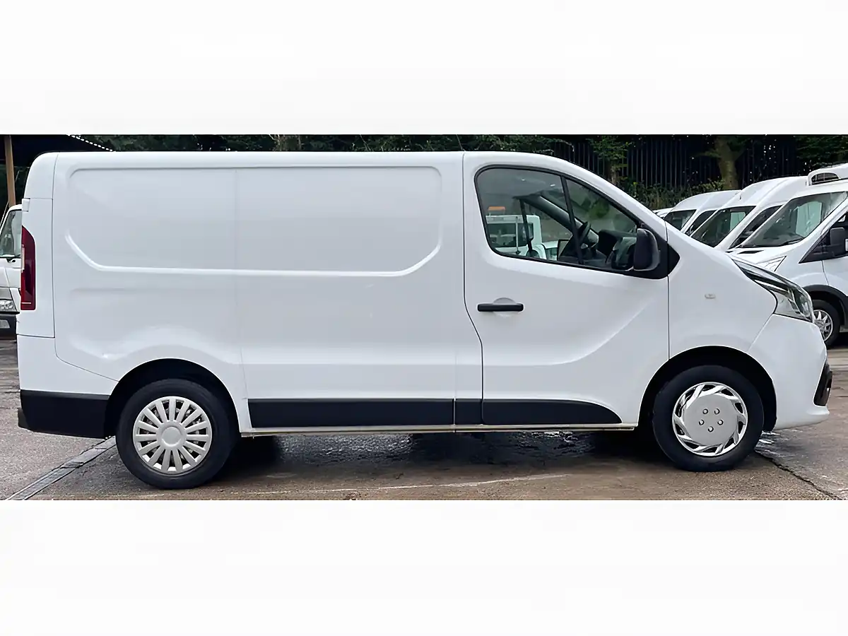 Used 2016 Renault Trafic Business+ White - Interior and Exterior details 7