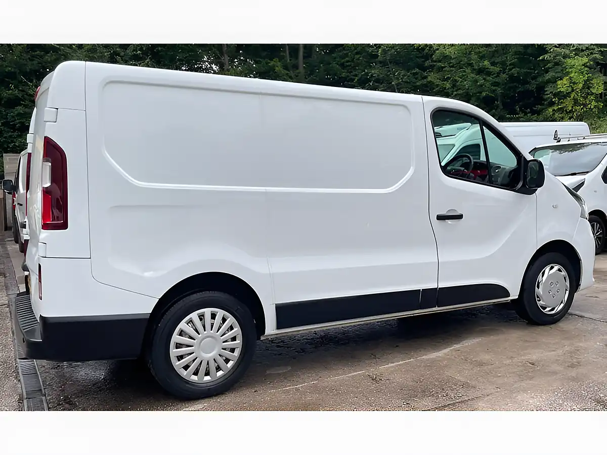 Used 2016 Renault Trafic Business+ White - Interior and Exterior details 8
