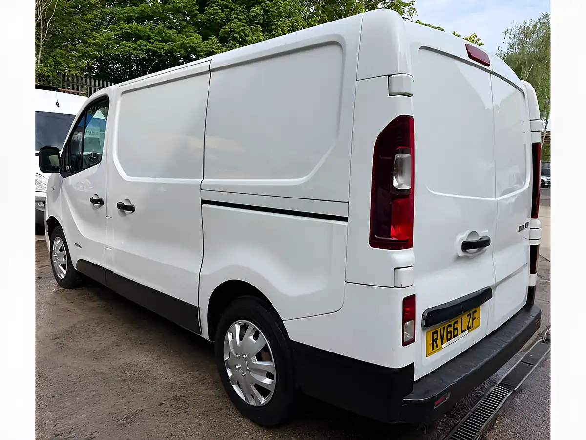 Used 2016 Renault Trafic Business+ White - Interior and Exterior details 10