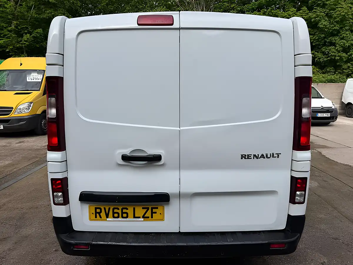 Used 2016 Renault Trafic Business+ White - Interior and Exterior details 11