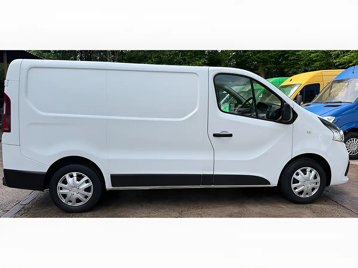 Used 2016 Renault Trafic Business+ White - Interior and Exterior details 12
