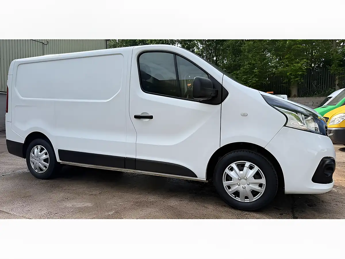 Used 2016 Renault Trafic Business+ White - Interior and Exterior details 13