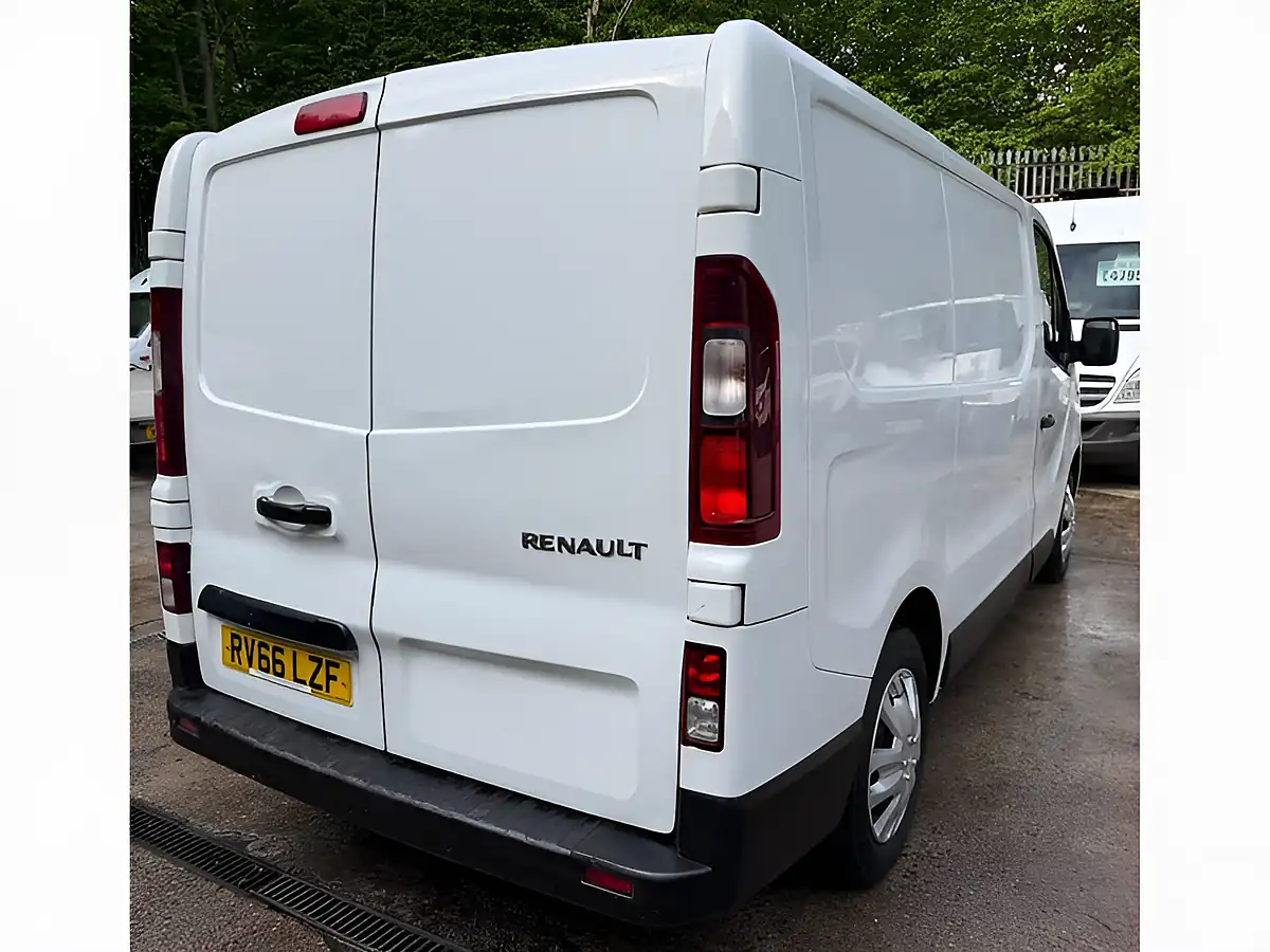 Used 2016 Renault Trafic Business+ White - Interior and Exterior details 14