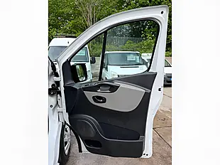 Used 2016 Renault Trafic Business+ White - Interior and Exterior details 19
