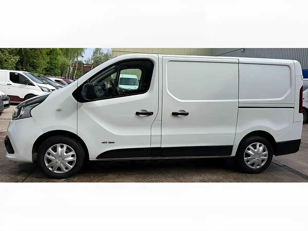 Used 2016 Renault Trafic Business+ White - Interior and Exterior details 4