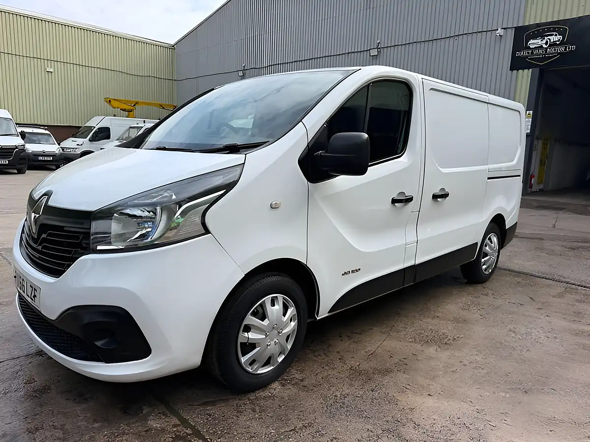 Used 2016 Renault Trafic Business+ White - Interior and Exterior details 6