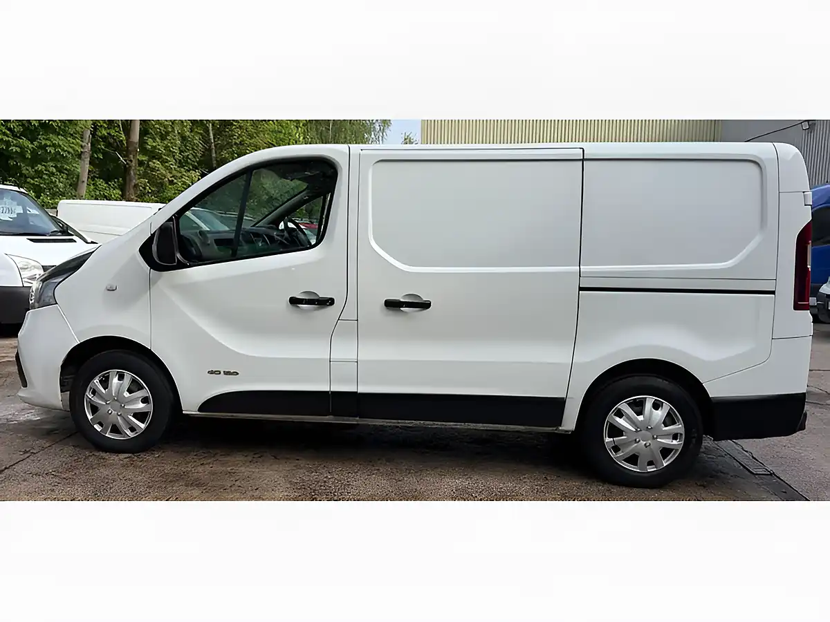 Used 2016 Renault Trafic Business+ White - Interior and Exterior details 7