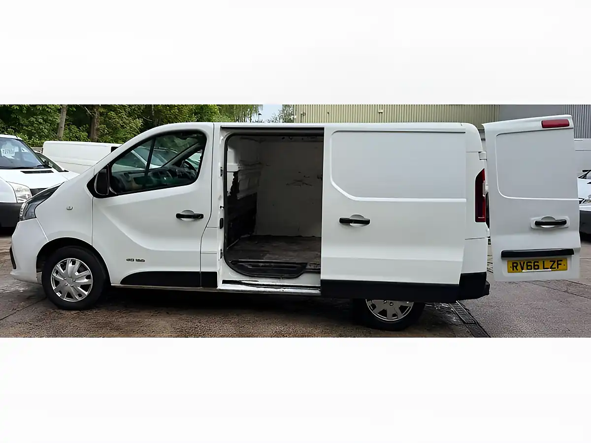 Used 2016 Renault Trafic Business+ White - Interior and Exterior details 9