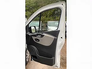 Used 2016 Renault Trafic Business+ White - Interior and Exterior details 14