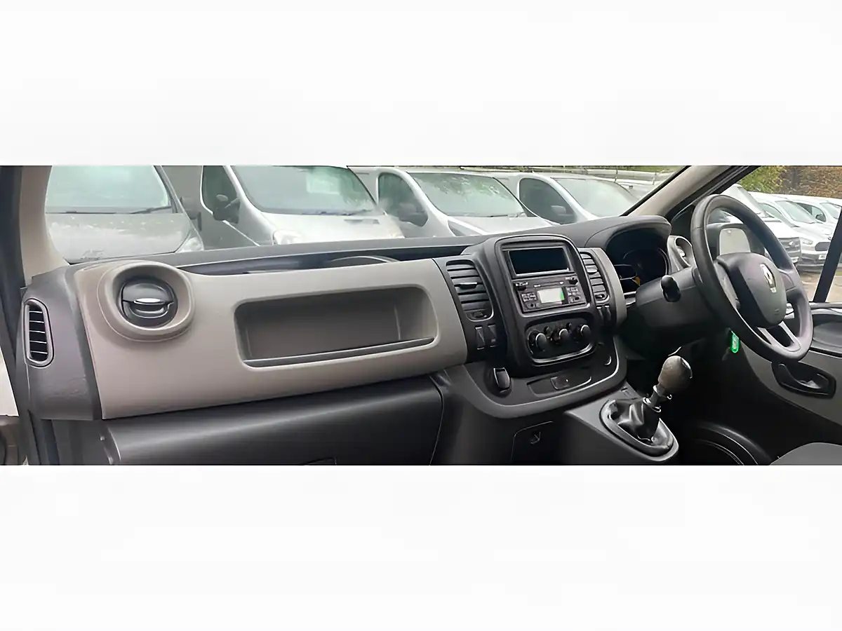 Used 2016 Renault Trafic Business+ White - Interior and Exterior details 19