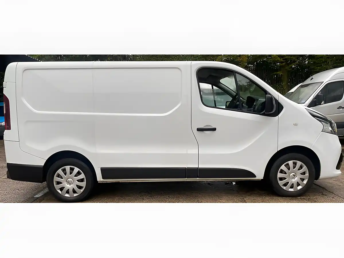 Used 2016 Renault Trafic Business+ White - Interior and Exterior details 4