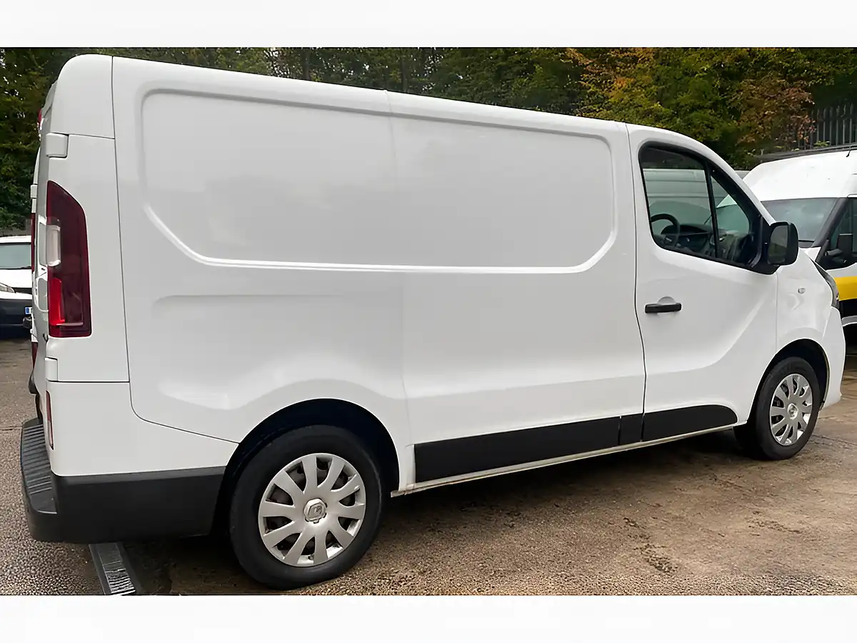 Used 2016 Renault Trafic Business+ White - Interior and Exterior details 5