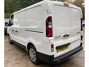 Used 2016 Renault Trafic Business+ White - Interior and Exterior details 9