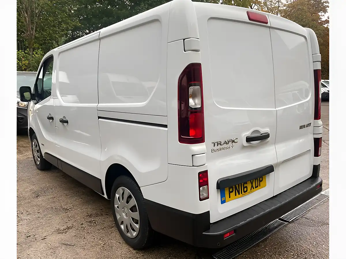 Used 2016 Renault Trafic Business+ White - Interior and Exterior details 9