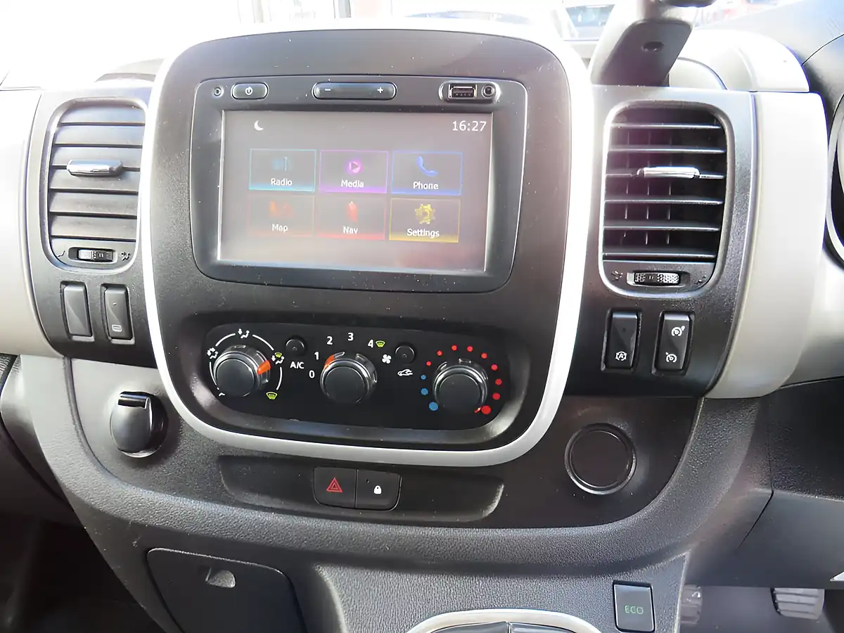 Used 2016 Renault Trafic Energy 27 Sport Silver - Interior and Exterior details 11