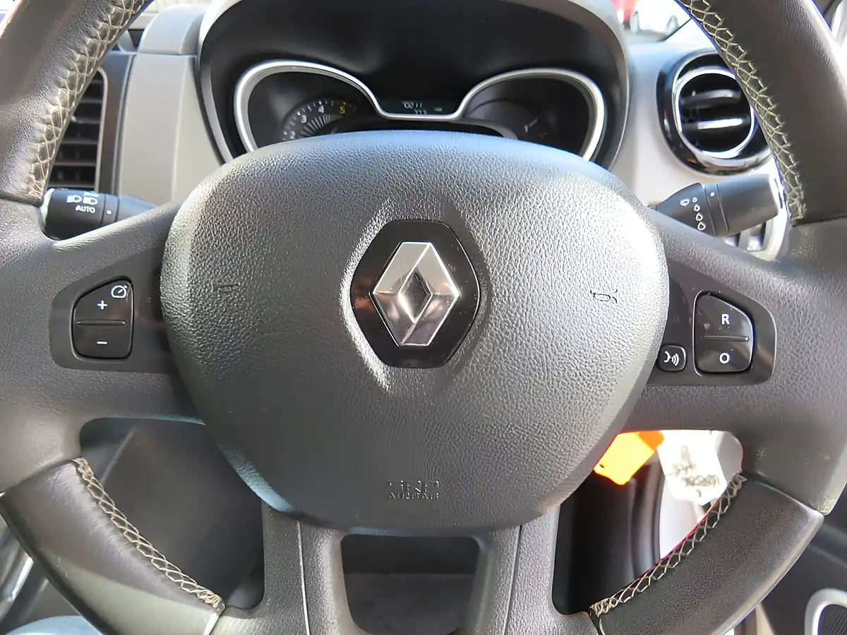 Used 2016 Renault Trafic Energy 27 Sport Silver - Interior and Exterior details 12
