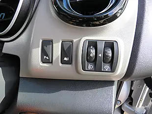 Used 2016 Renault Trafic Energy 27 Sport Silver - Interior and Exterior details 14