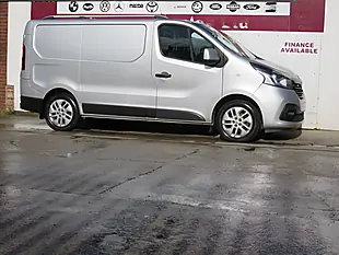 Used 2016 Renault Trafic Energy 27 Sport Silver - Interior and Exterior details 17
