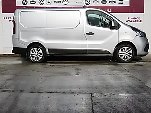 Used 2016 Renault Trafic Energy 27 Sport Silver - Interior and Exterior details 2