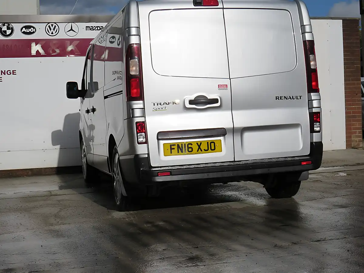 Used 2016 Renault Trafic Energy 27 Sport Silver - Interior and Exterior details 20