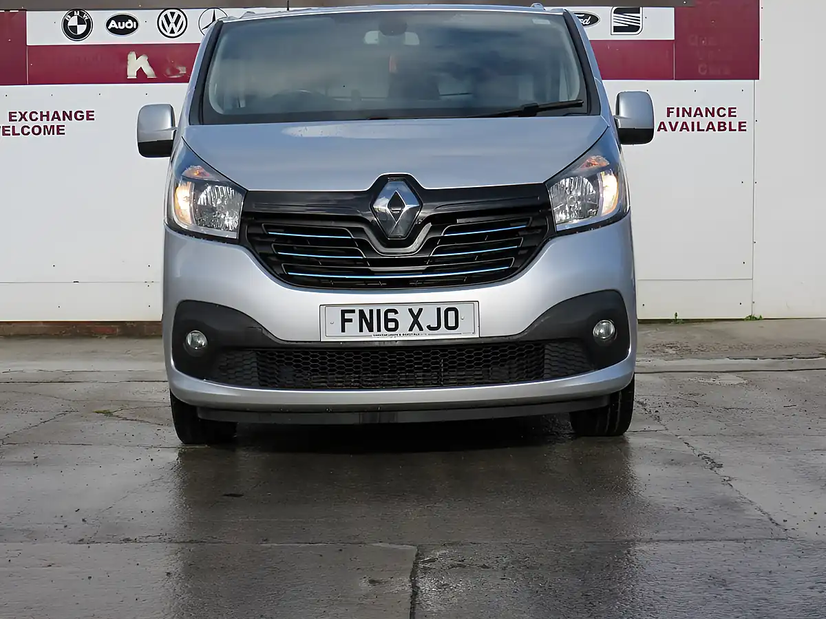 Used 2016 Renault Trafic Energy 27 Sport Silver - Interior and Exterior details 5