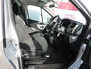 Used 2016 Renault Trafic Energy 27 Sport Silver - Interior and Exterior details 6