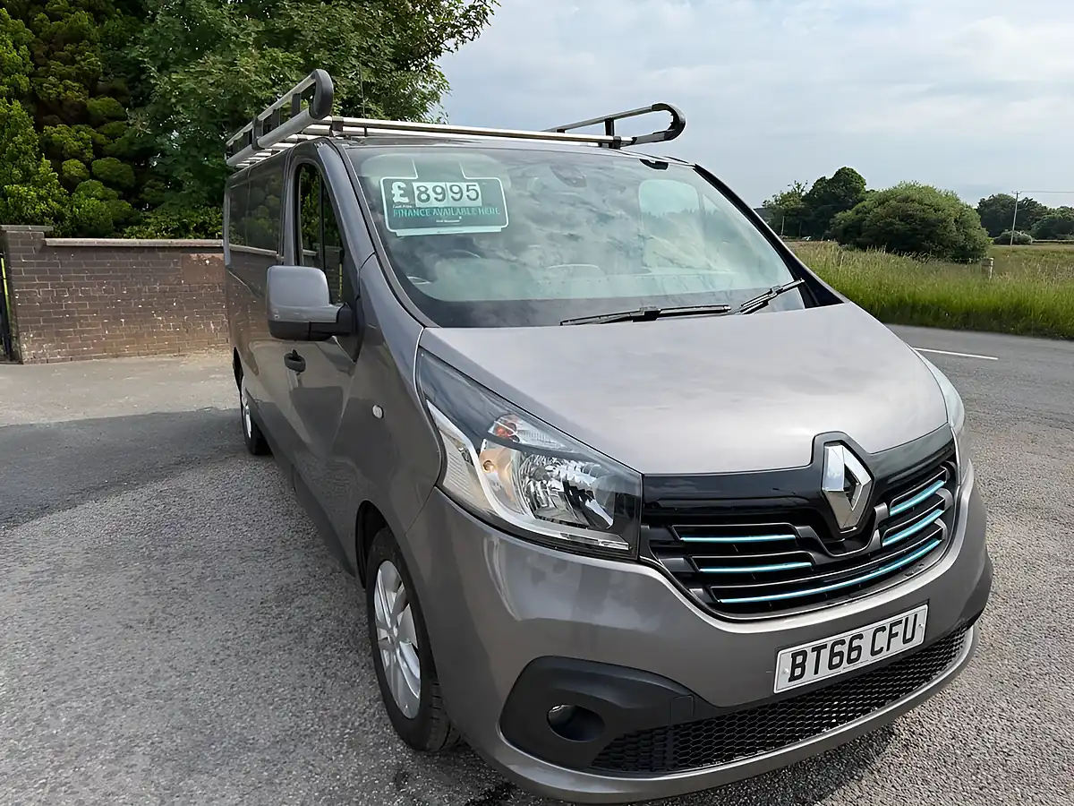 Used 2016 Renault Trafic Energy 29 Sport Nav Grey - Front View