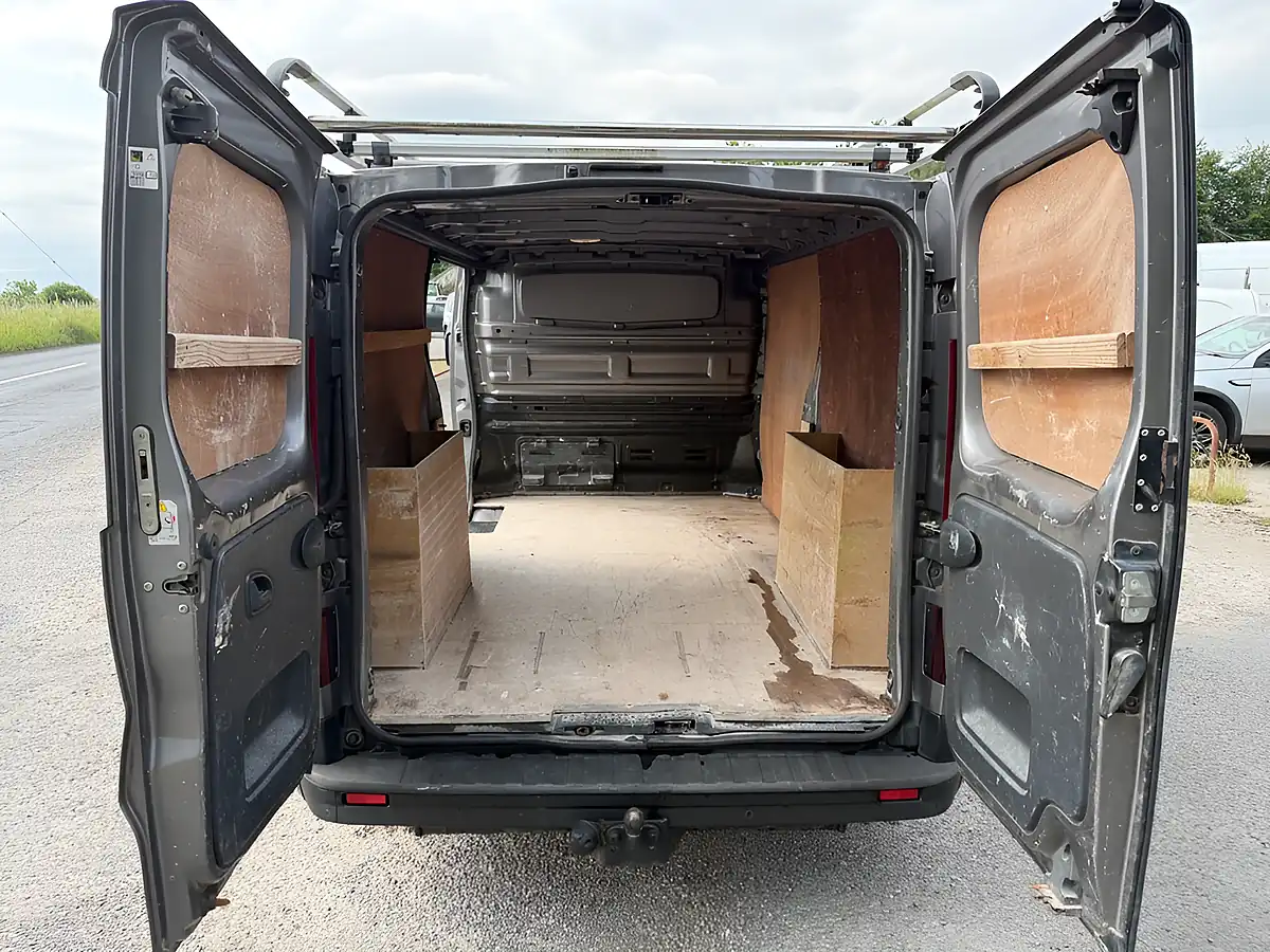 Used 2016 Renault Trafic Energy 29 Sport Nav Grey - Interior and Exterior details 12