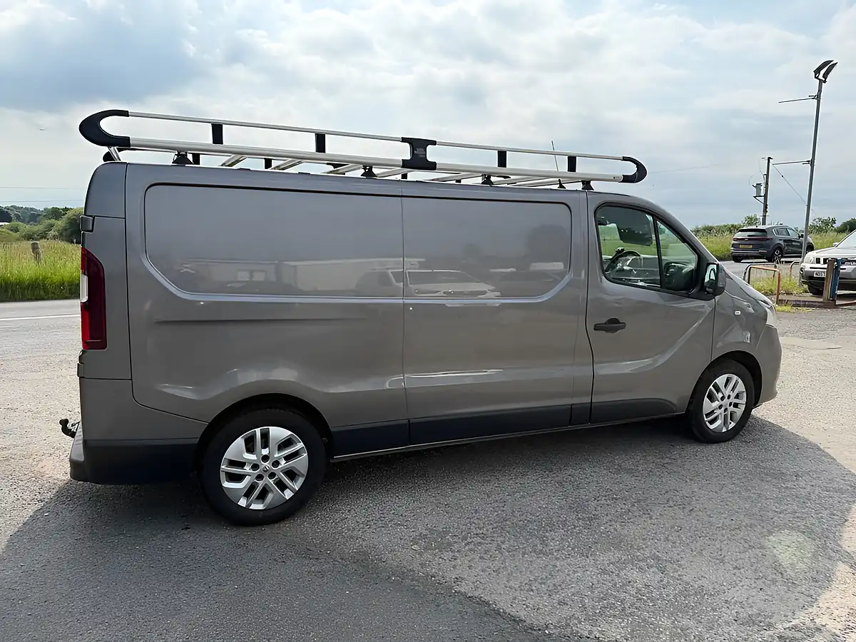 Used 2016 Renault Trafic Energy 29 Sport Nav Grey - Interior and Exterior details 3