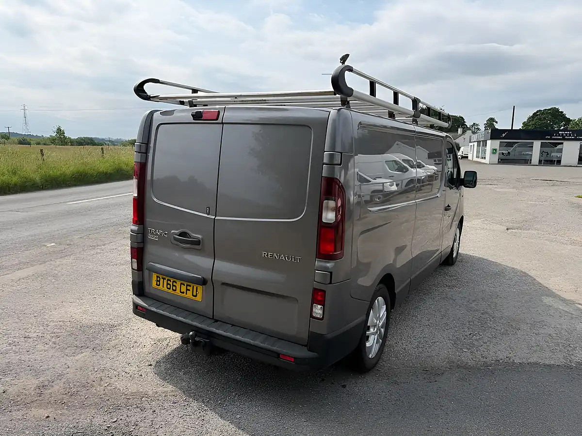 Used 2016 Renault Trafic Energy 29 Sport Nav Grey - Interior and Exterior details 4