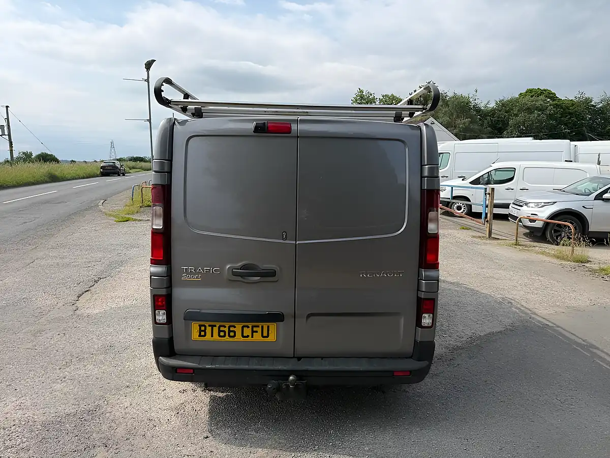 Used 2016 Renault Trafic Energy 29 Sport Nav Grey - Interior and Exterior details 5