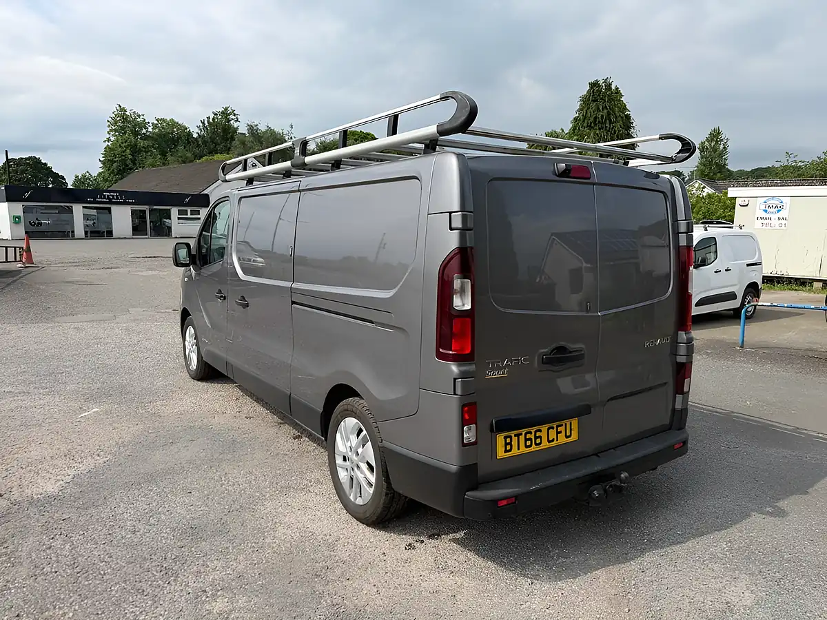 Used 2016 Renault Trafic Energy 29 Sport Nav Grey - Interior and Exterior details 6