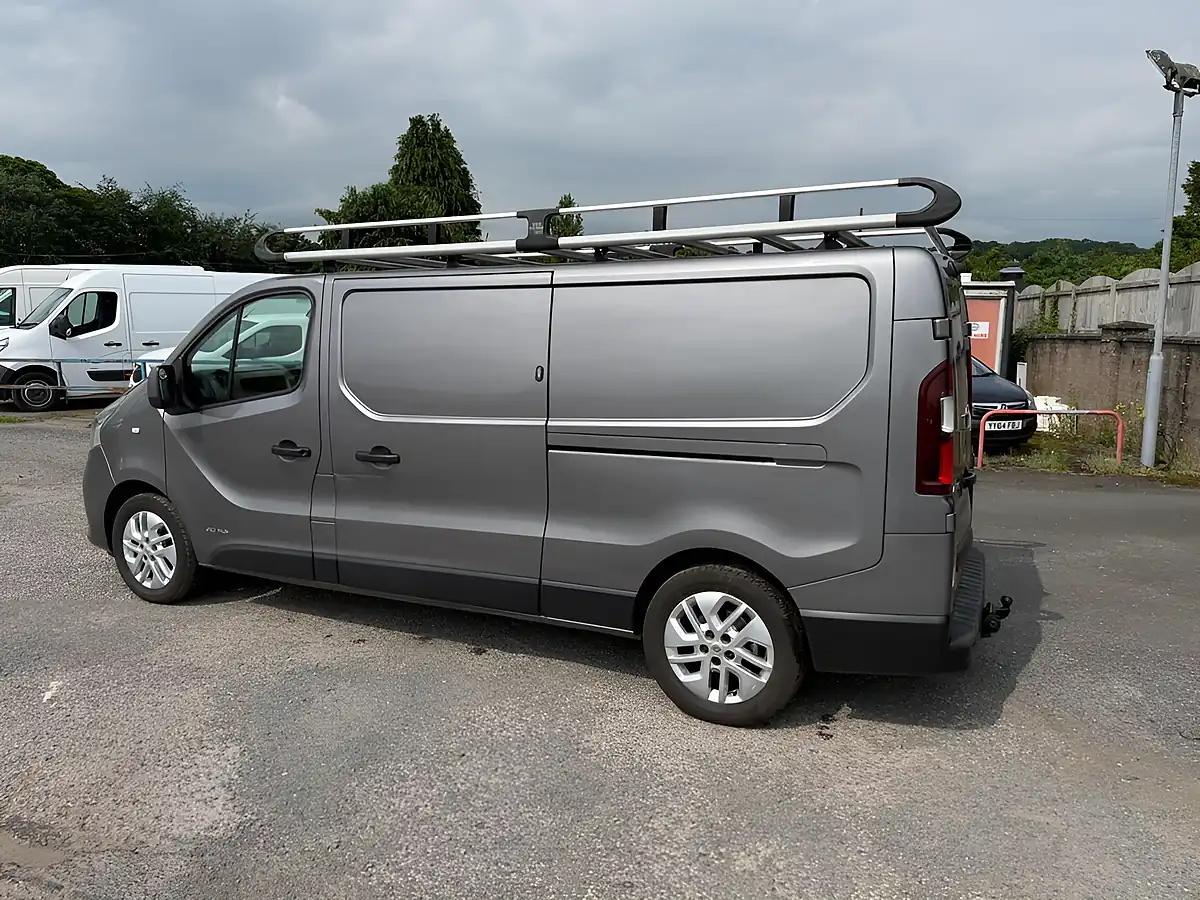 Used 2016 Renault Trafic Energy 29 Sport Nav Grey - Interior and Exterior details 7