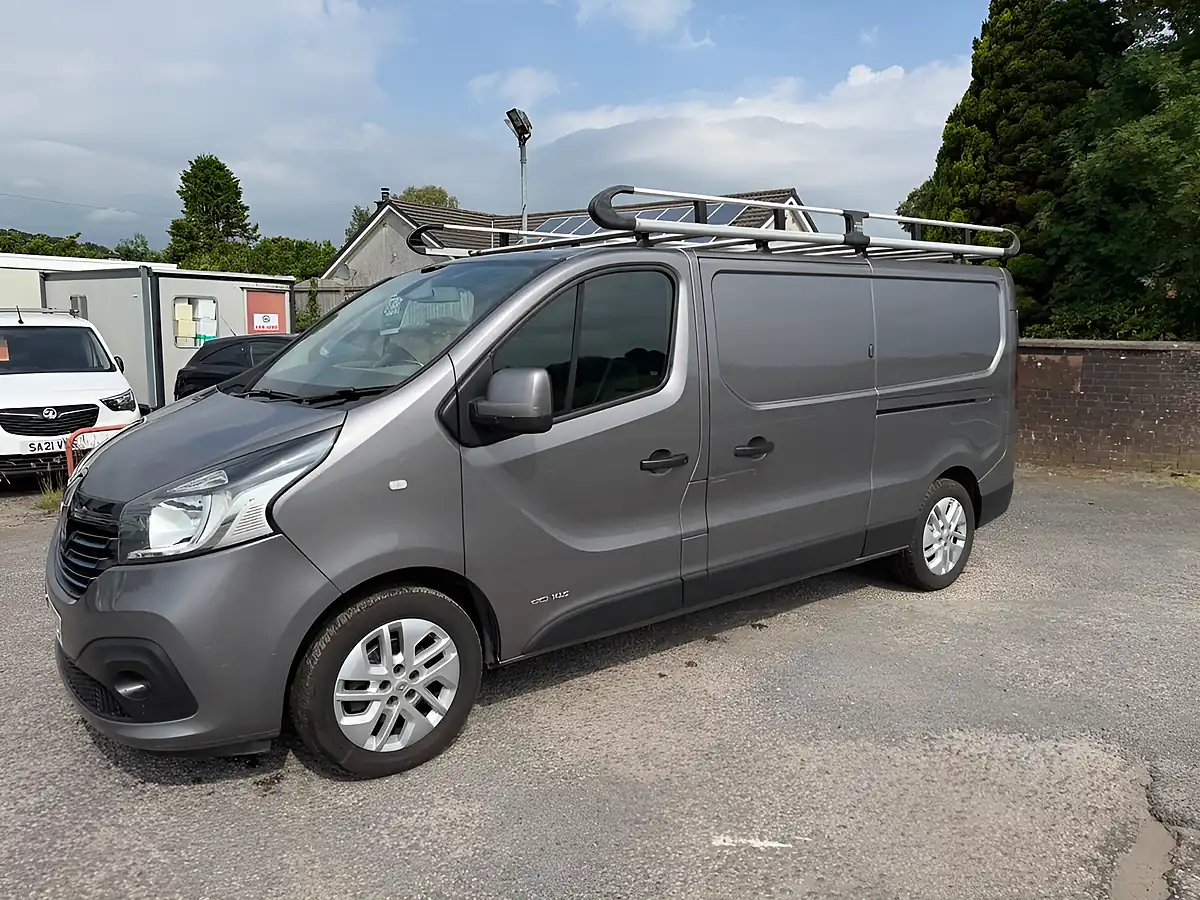 Used 2016 Renault Trafic Energy 29 Sport Nav Grey - Interior and Exterior details 8