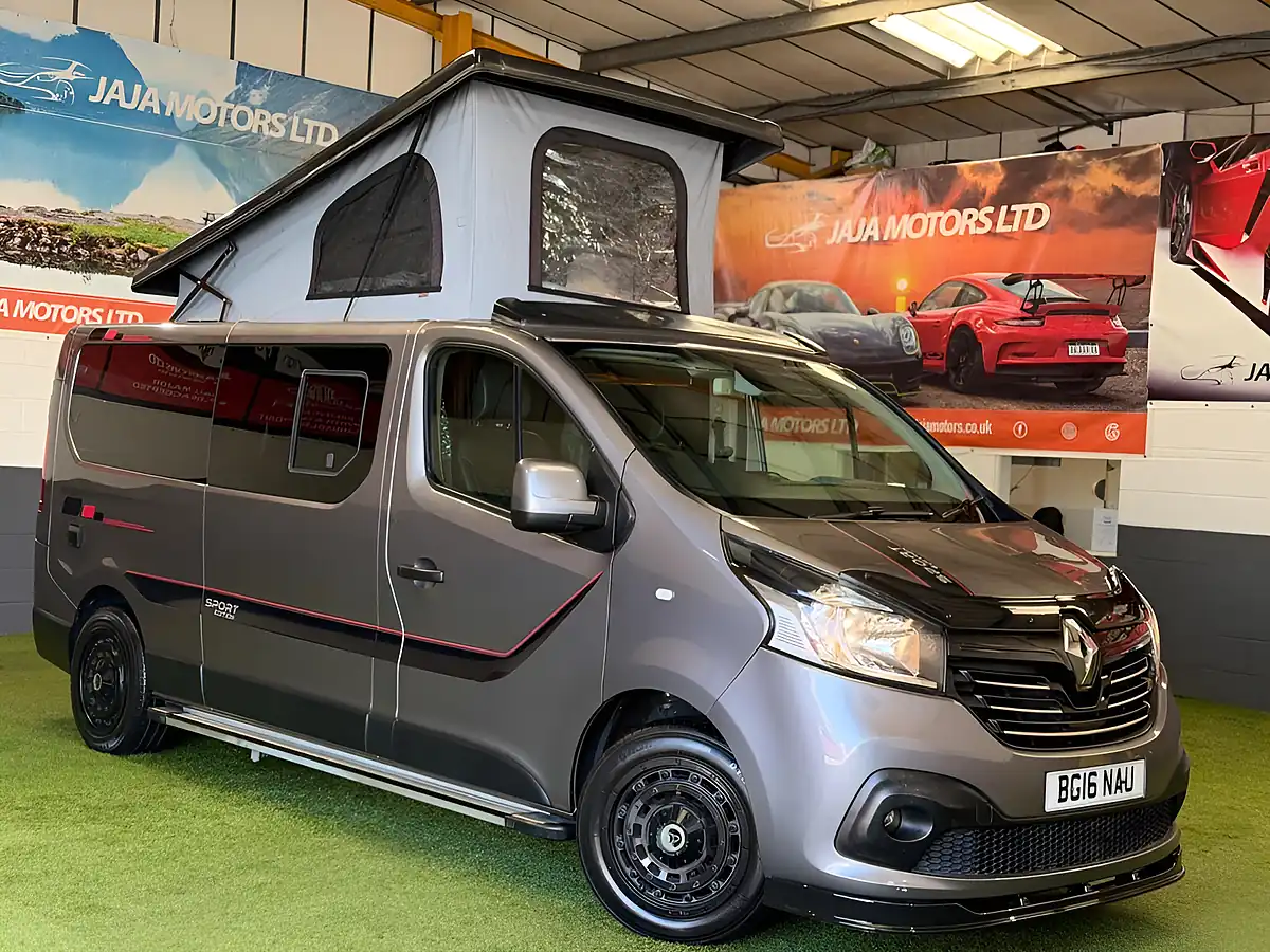 Used 2016 Renault Trafic Energy 29 Sportive Grey - Front View
