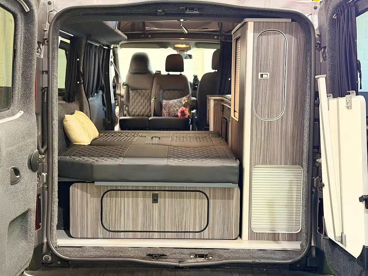 Used 2016 Renault Trafic Energy 29 Sportive Grey - Interior and Exterior details 11