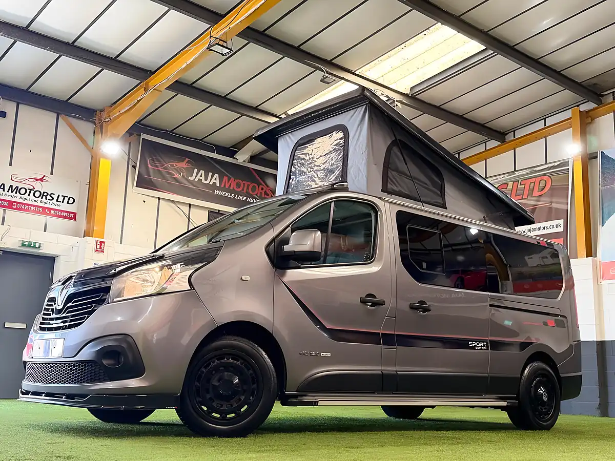 Used 2016 Renault Trafic Energy 29 Sportive Grey - Interior and Exterior details 12