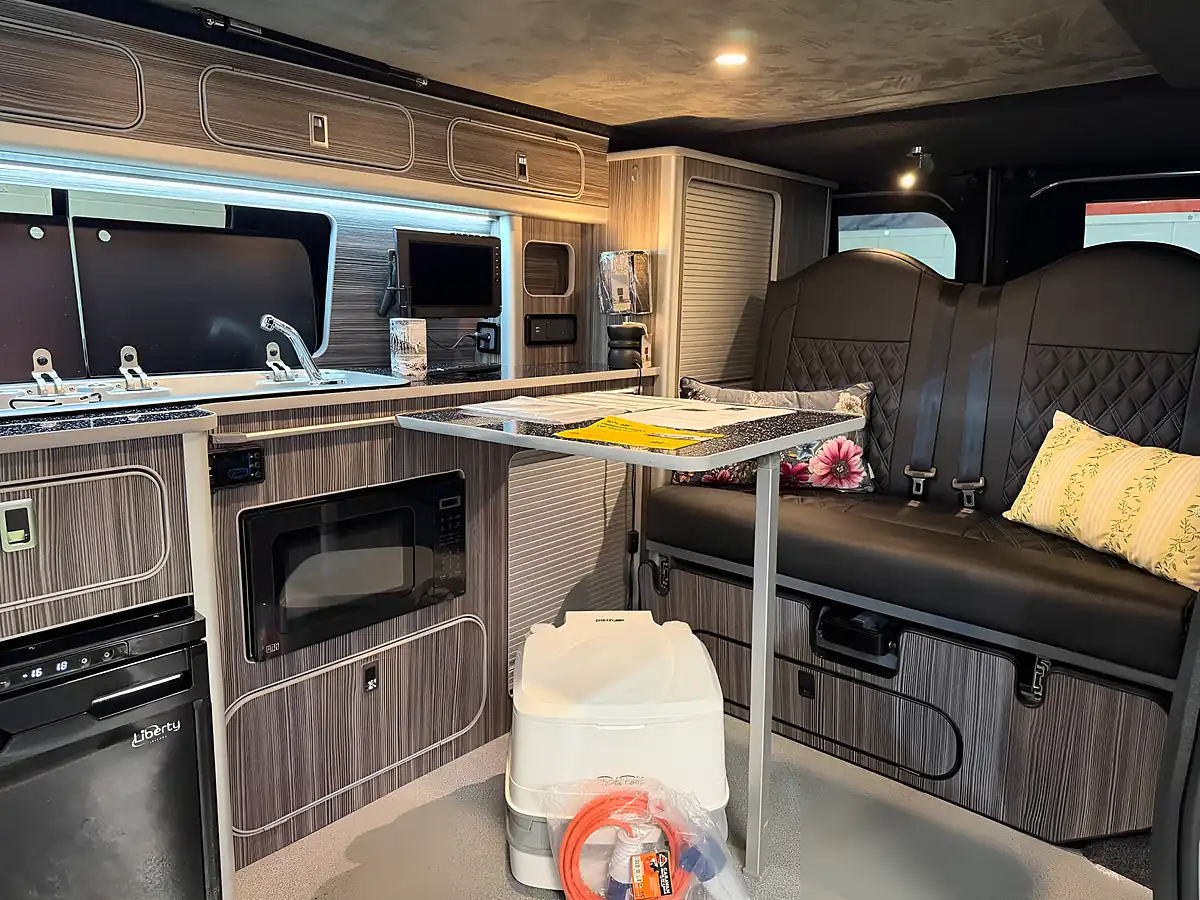 Used 2016 Renault Trafic Energy 29 Sportive Grey - Interior and Exterior details 2