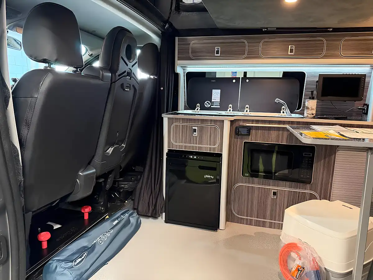 Used 2016 Renault Trafic Energy 29 Sportive Grey - Interior and Exterior details 7