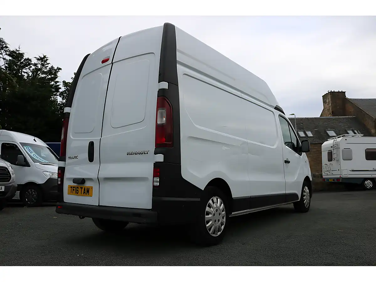 Used 2016 Renault Trafic Lh29 Business Energy White - Interior and Exterior details 9