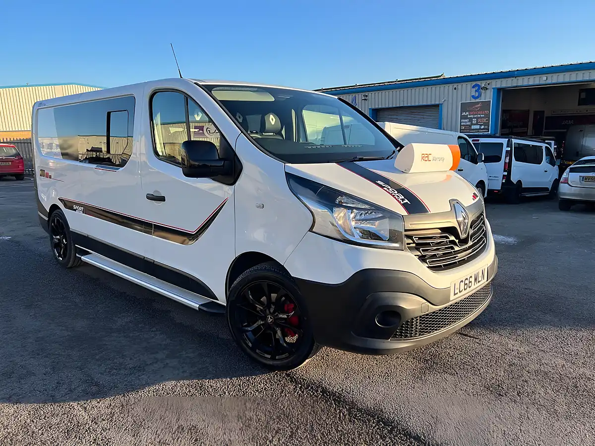 Used 2016 Renault Trafic White - Interior and Exterior details 12