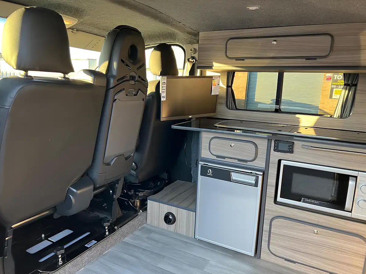 Used 2016 Renault Trafic White - Interior and Exterior details 19