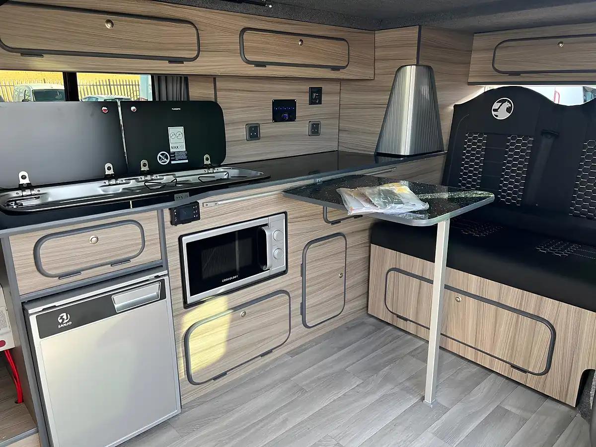 Used 2016 Renault Trafic White - Interior and Exterior details 4