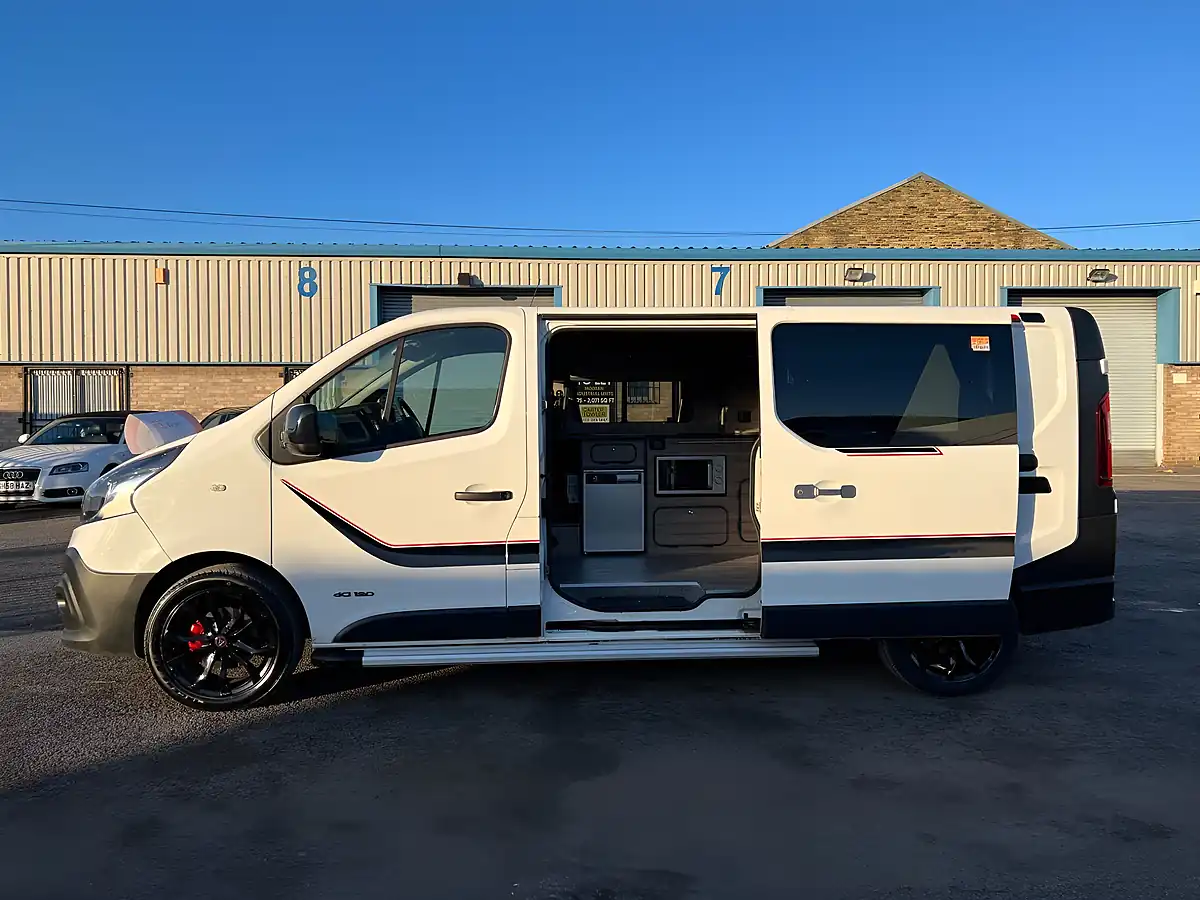 Used 2016 Renault Trafic White - Interior and Exterior details 6
