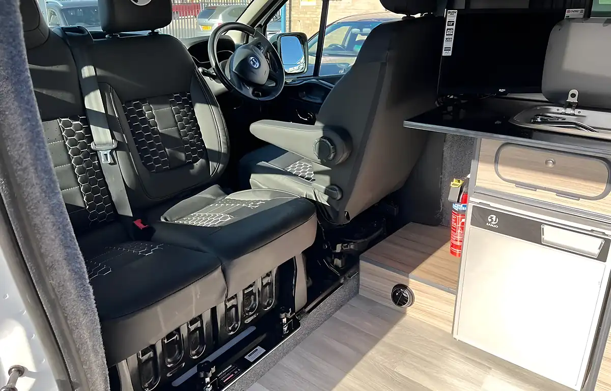 Used 2016 Renault Trafic White - Interior and Exterior details 7