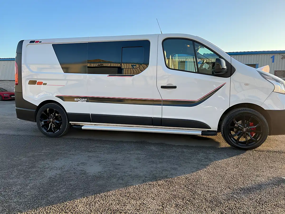 Used 2016 Renault Trafic White - Interior and Exterior details 9